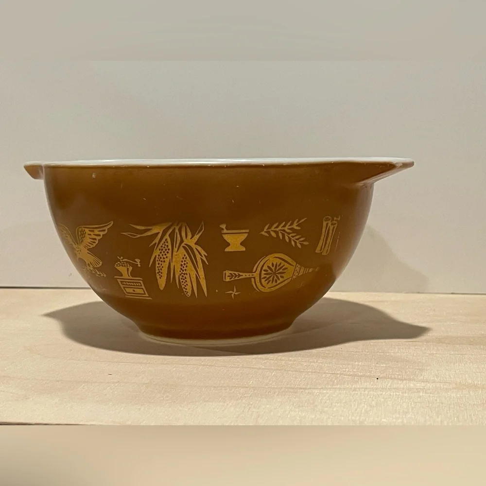 Pyrex Vintage Early American Brown and Gold Mixing Bowl